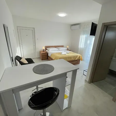 Modern Iva With Balcony, Free Parking & Wi-fi, * Zadar