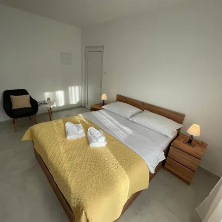 Modern Iva With Balcony, Free Parking & Wi-fi, Apartment