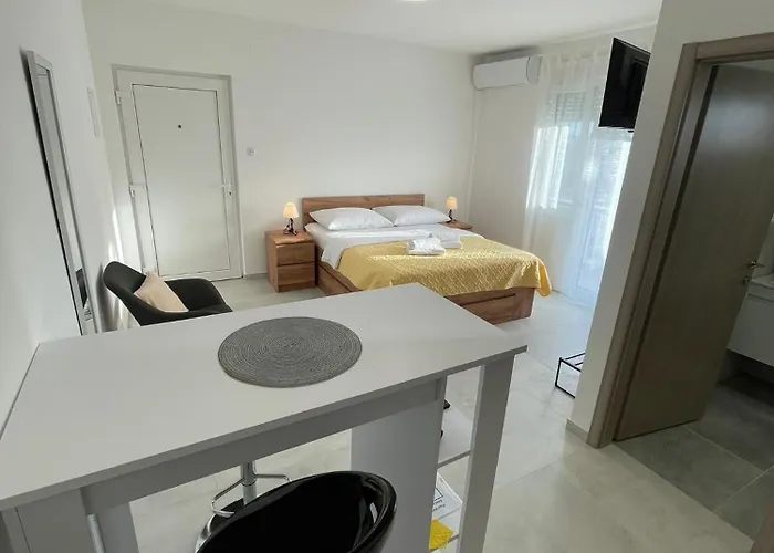 Modern Iva With Balcony, Free Parking & Wi-fi, * Zadar