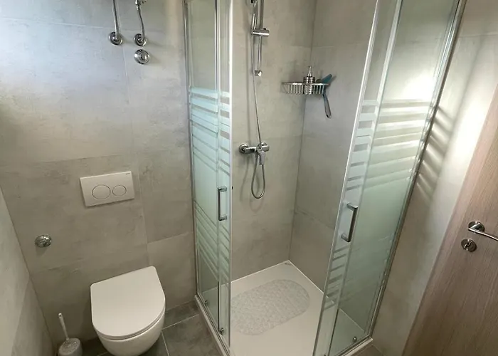 Modern Iva With Balcony, Free Parking & Wi-fi,