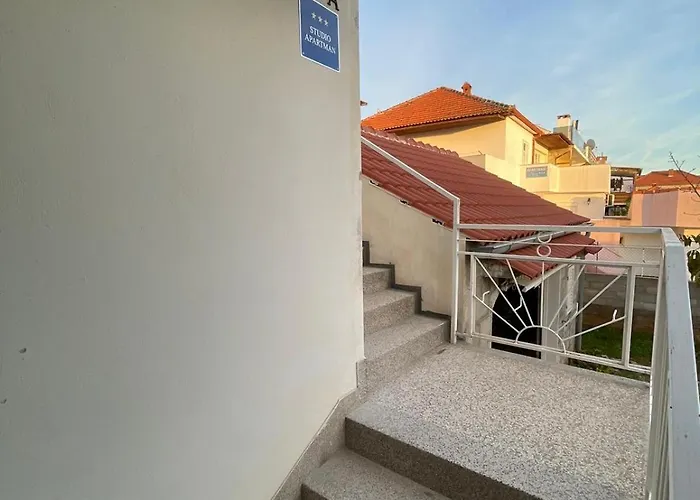 Modern Iva With Balcony, Free Parking & Wi-fi, *