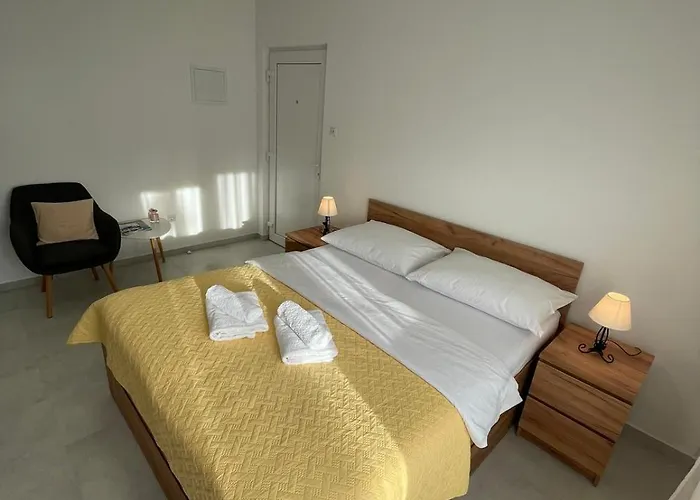 Modern Iva With Balcony, Free Parking & Wi-fi, Apartamento