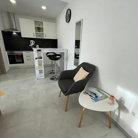 Modern Iva With Balcony, Free Parking & Wi-fi, * Zadar