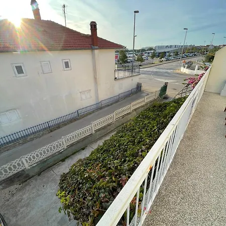 Apartmán Modern Iva With Balcony, Free Parking & Wi-fi,