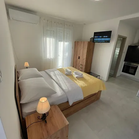 Modern Iva With Balcony, Free Parking & Wi-fi, Apartman *