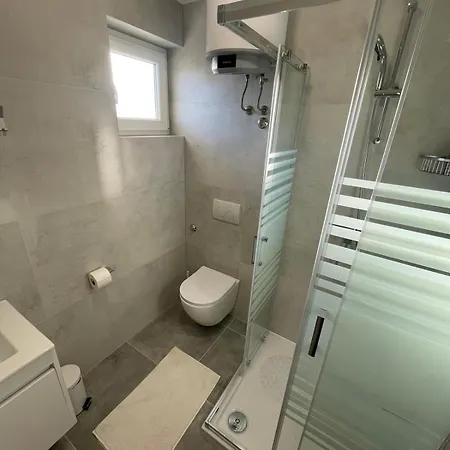 Daire Modern Iva With Balcony, Free Parking & Wi-fi, *