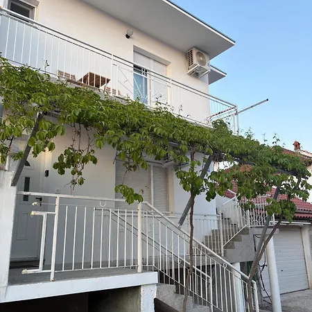 Apartamento Modern Iva With Balcony, Free Parking & Wi-fi, *