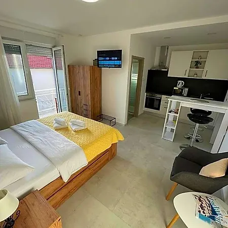 Modern Iva With Balcony, Free Parking & Wi-fi, Daire *