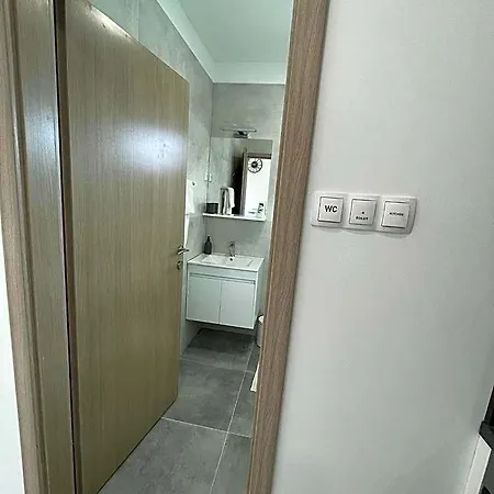 Modern Iva With Balcony, Free Parking & Wi-fi, *