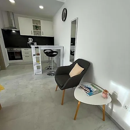 Modern Iva With Balcony, Free Parking & Wi-fi, Daire *