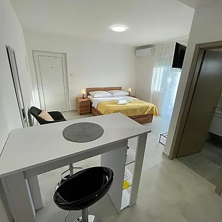 Modern Iva With Balcony, Free Parking & Wi-fi, * Zadar