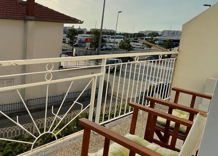 Modern Iva With Balcony, Free Parking & Wi-fi, דירה