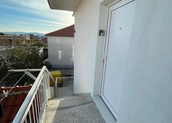 Modern Iva With Balcony, Free Parking & Wi-fi, Zadar