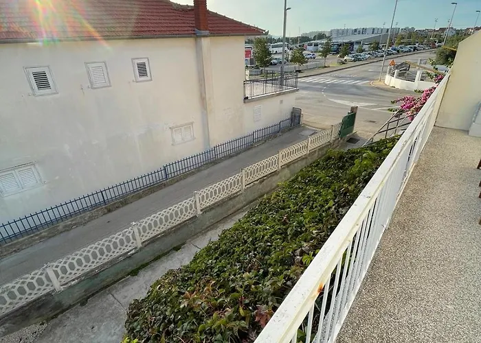 Appartement Modern Iva With Balcony, Free Parking & Wi-fi,